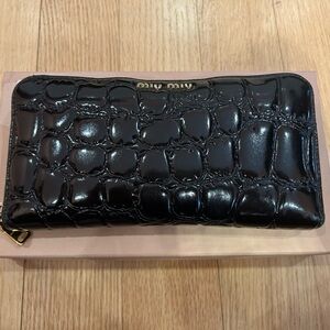 Miu miu black leather wallet🖤